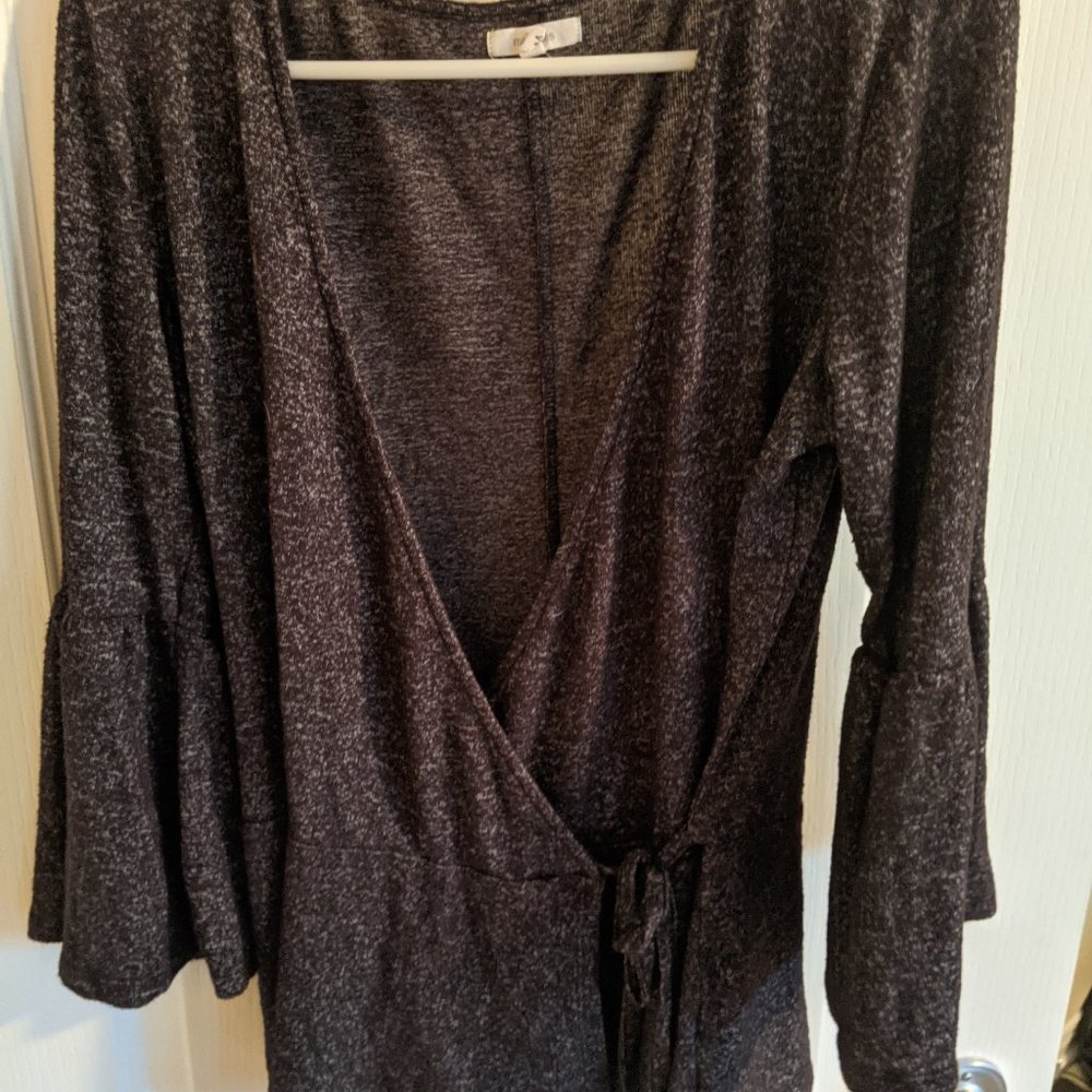 Deep V cut with tie in front